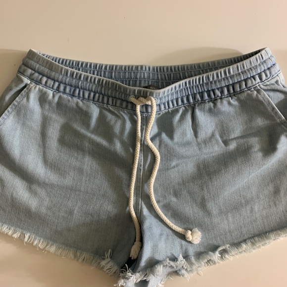 aerie light wash jean shorts , good condition - Picture 1 of 3